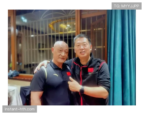 石智勇训练完顺手拎走两袋米，教练说他家冰箱比健身房还满