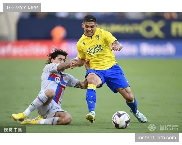 巴萨进攻体系过度依赖边路，中路渗透能力受限影响破局效率